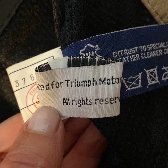 Triumph Motorcycle Jacket with all four pieces of shoulder & elbow armor. EUC - Picture 13 of 16